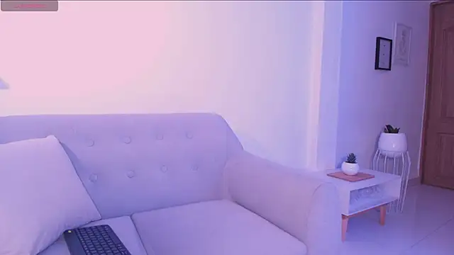 Snapshot of DannaHyde chatting on 21, 11, 2025 DannaHyde online show from 21, 11, 2025