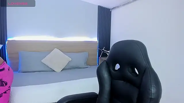 Chiqui milk  online show from 2, 12, 2025