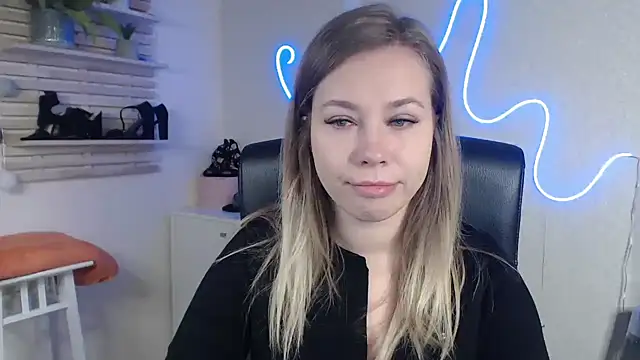 holly xglam online show from 13, 12, 2024