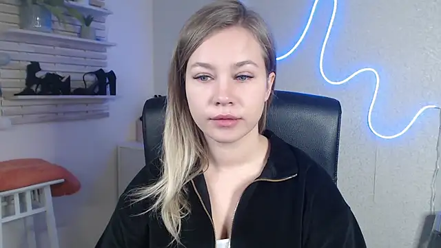 holly xglam online show from 16, 12, 2024