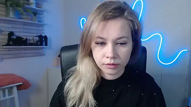 holly xglam online show from 18, 12, 2024