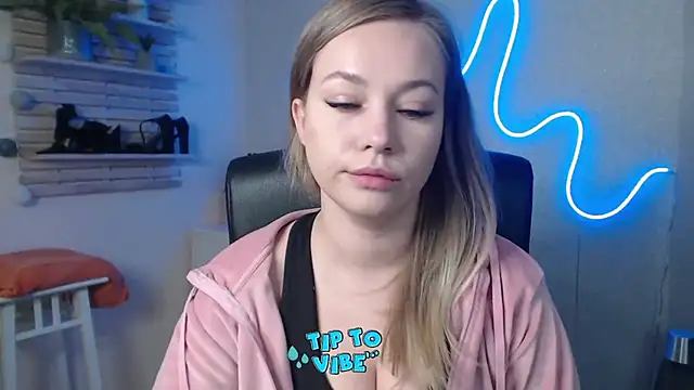 holly xglam online show from 19, 12, 2024