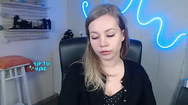 holly xglam online show from 30, 12, 2024