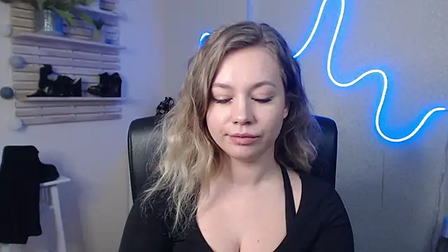 holly xglam online show from 7, 1, 2025