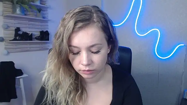 holly xglam online show from 7, 1, 2025