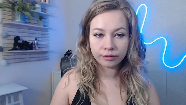 holly xglam online show from 13, 1, 2025