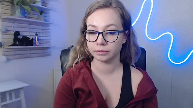 holly xglam online show from 13, 1, 2025