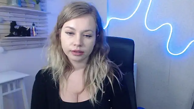 holly xglam online show from 14, 1, 2025