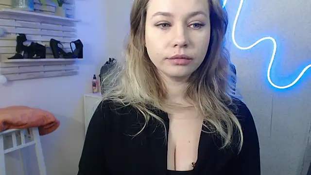 holly xglam online show from 15, 1, 2025