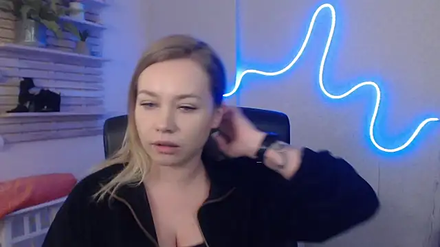 holly xglam online show from 17, 1, 2025