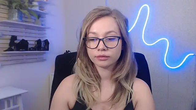 holly xglam online show from 22, 1, 2025