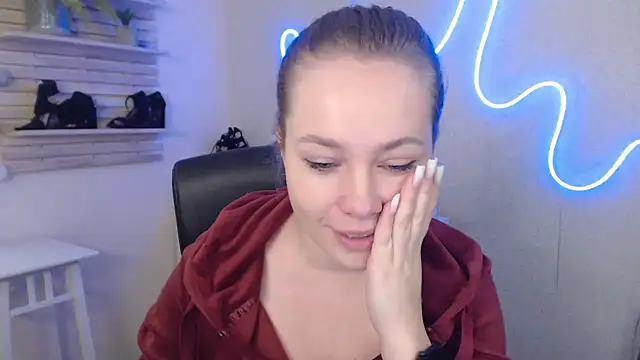 holly xglam online show from 31, 1, 2025