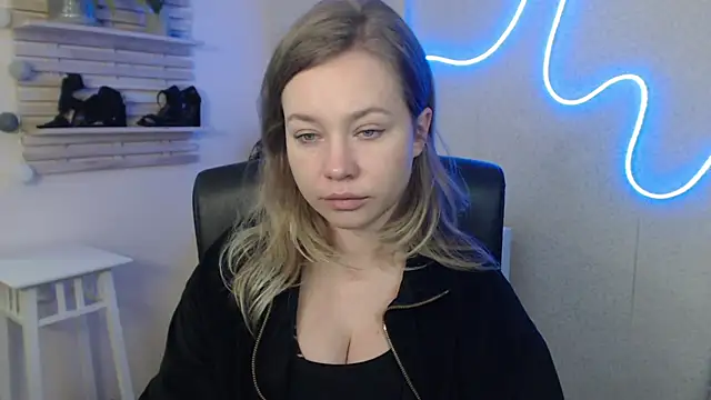 holly xglam online show from 5, 2, 2025