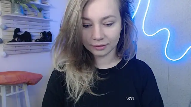 holly xglam online show from 6, 2, 2025