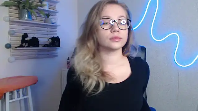 holly xglam online show from 12, 2, 2025