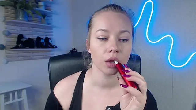 holly xglam online show from 20, 2, 2025