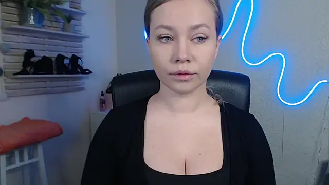 holly xglam online show from 27, 2, 2025