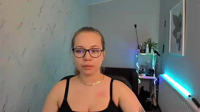 holly xglam online show from 24, 9, 2025