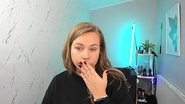 holly xglam online show from 6, 10, 2025