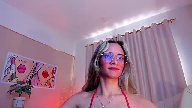 Snapshot of SkiinnyAna chatting on 2, 2, 2025 SkiinnyAna online show from 2, 2, 2025