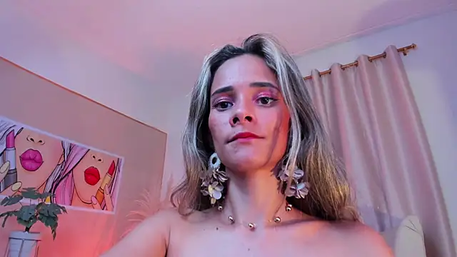 Snapshot of SkiinnyAna chatting on 4, 2, 2025 SkiinnyAna online show from 4, 2, 2025