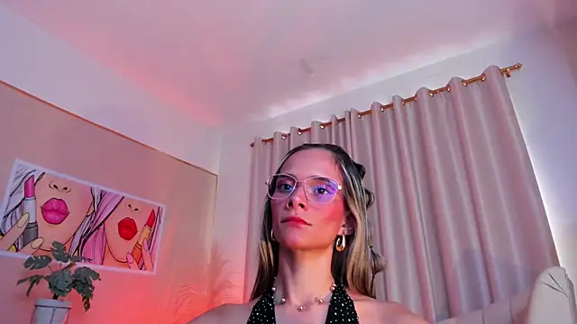 Snapshot of SkiinnyAna chatting on 5, 2, 2025 SkiinnyAna online show from 5, 2, 2025