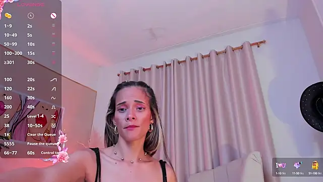 Snapshot of SkiinnyAna chatting on 8, 2, 2025 SkiinnyAna online show from 8, 2, 2025