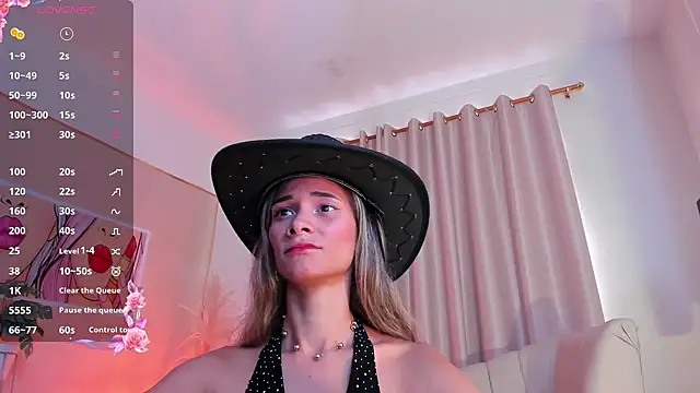 Snapshot of SkiinnyAna chatting on 8, 2, 2025 SkiinnyAna online show from 8, 2, 2025