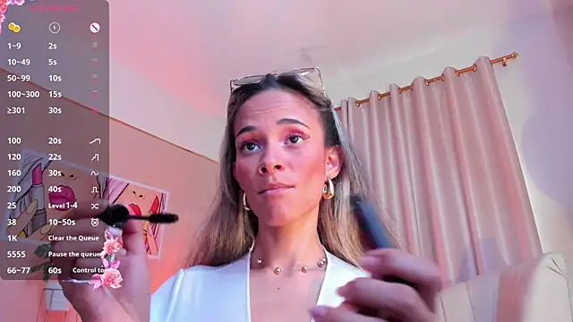 Snapshot of SkiinnyAna chatting on 10, 2, 2025 SkiinnyAna online show from 10, 2, 2025