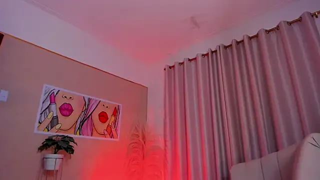 Snapshot of SkiinnyAna chatting on 28, 2, 2025 SkiinnyAna online show from 28, 2, 2025