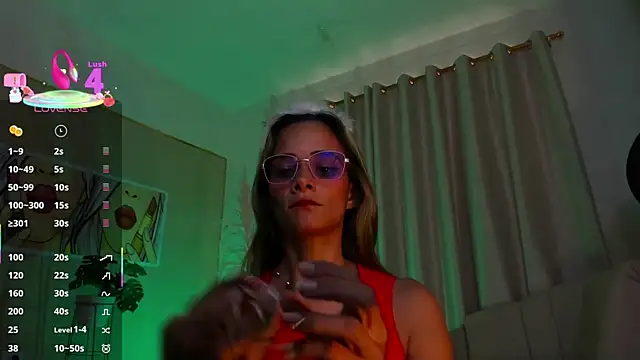 Snapshot of SkiinnyAna chatting on 8, 3, 2025 SkiinnyAna online show from 8, 3, 2025