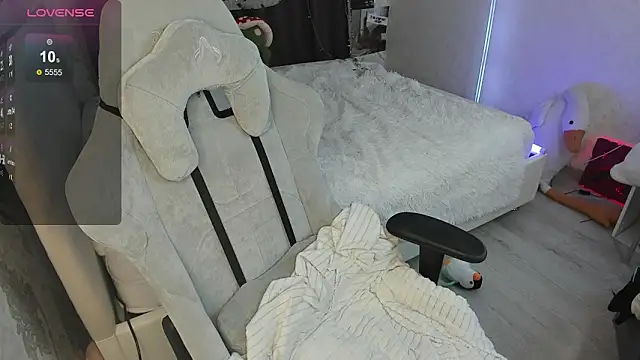 Snapshot of SophiaRyder chatting on 5, 11, 2025 SophiaRyder online show from 5, 11, 2025