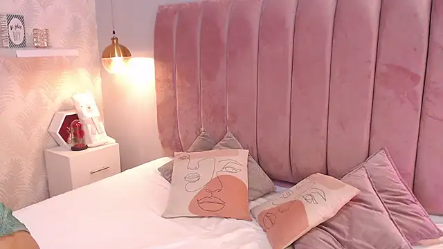 LeenaBrown online show from 11, 4, 2026