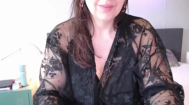 Snapshot of Ella_Next_Door chatting on 23, 2, 2025 Ella Next Door online show from 23, 2, 2025