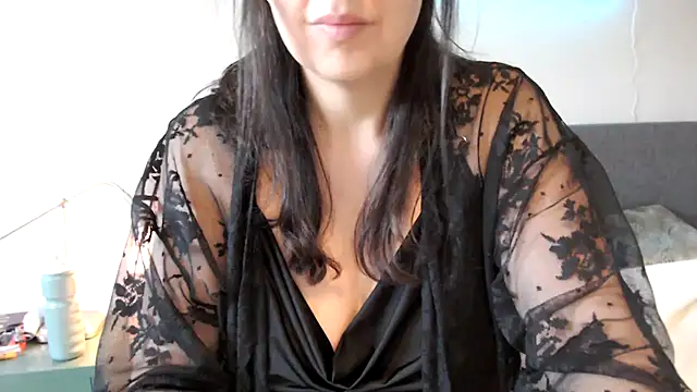 Snapshot of Ella_Next_Door chatting on 12, 3, 2025 Ella Next Door online show from 12, 3, 2025