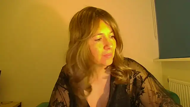 Snapshot of Ella_Next_Door chatting on 17, 11, 2025 Ella Next Door online show from 17, 11, 2025