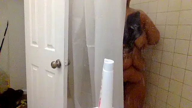 Snapshot of AllLeggs chatting on 3, 12, 2024 AllLeggs online show from 3, 12, 2024