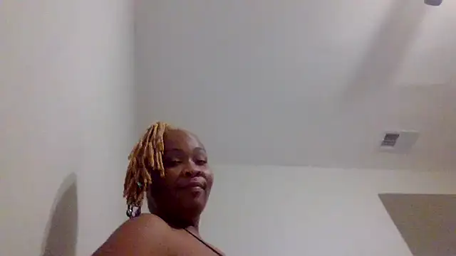 Snapshot of AllLeggs chatting on 22, 12, 2024 AllLeggs online show from 22, 12, 2024