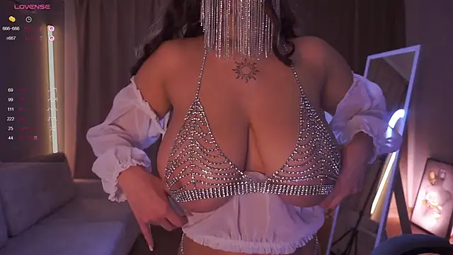 Snapshot of AnuricBriny chatting on 27, 10, 2025 AnuricBriny online show from 27, 10, 2025