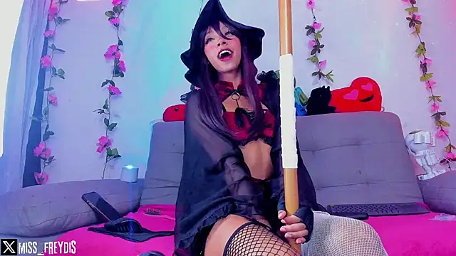 Miss freydis online show from 10, 2, 2025