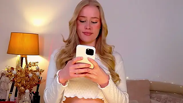 Snapshot of JuliaJaee chatting on 10, 1, 2025 JuliaJaee online show from 10, 1, 2025