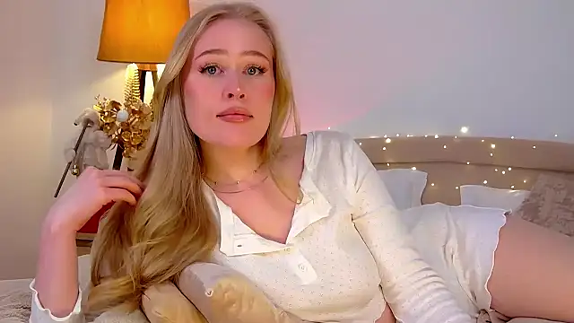 Snapshot of JuliaJaee chatting on 11, 1, 2025 JuliaJaee online show from 11, 1, 2025