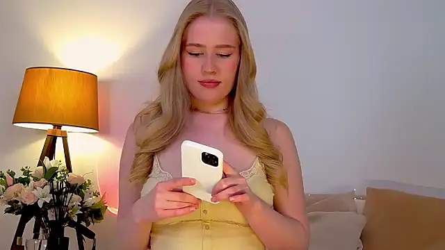 Snapshot of JuliaJaee chatting on 9, 2, 2025 JuliaJaee online show from 9, 2, 2025