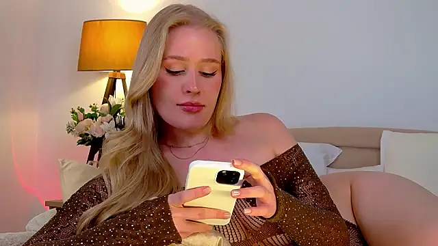 Snapshot of JuliaJaee chatting on 7, 3, 2025 JuliaJaee online show from 7, 3, 2025