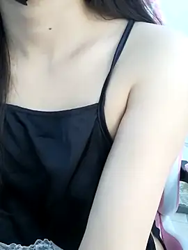 Snapshot of _Linez_ chatting on 8, 9, 2025 Linez online show from 8, 9, 2025