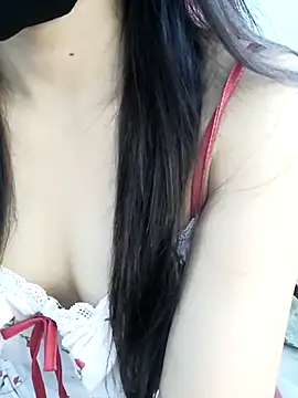 Snapshot of _Linez_ chatting on 12, 9, 2025 Linez online show from 12, 9, 2025