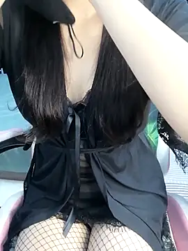 Snapshot of _Linez_ chatting on 11, 10, 2025 Linez online show from 11, 10, 2025