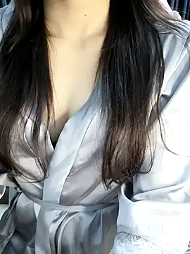 Snapshot of _Linez_ chatting on 12, 10, 2025 Linez online show from 12, 10, 2025