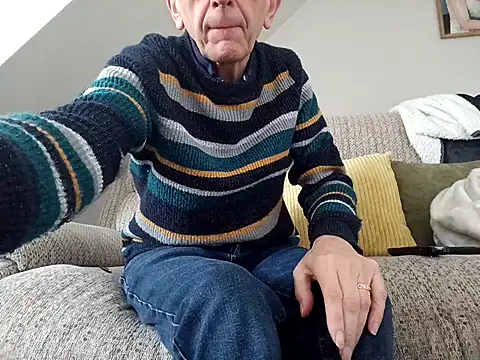 Snapshot of mr_english50 chatting on 18, 4, 2026 mr english50 online show from 18, 4, 2026