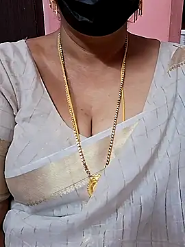 Snapshot of ananya956 chatting on 3, 10, 2025 ananya956 online show from 3, 10, 2025